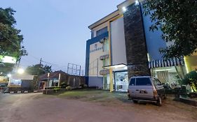 Reddoorz Plus @ Tuparev Cirebon